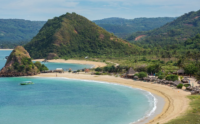 Keindahan Objek Wisata Pantai Kuta Lombok Yang Eksotis