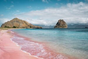 pantai pink labuan bajo